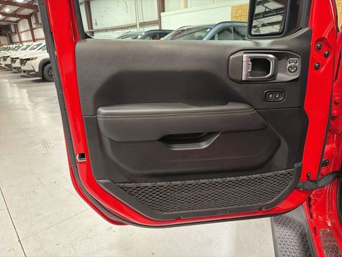 Used 2022 Jeep Wrangler Unlimited Sahara w/ Cold Weather Group image 23