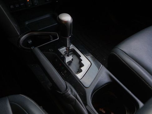 Used 2018 Toyota RAV4 Limited image 19