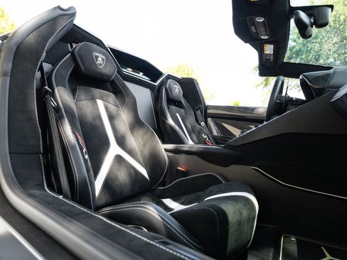 Used 2020 Lamborghini Aventador SVJ AWD/4WD image 8