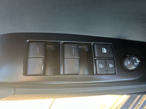 Used 2025 Toyota Camry SE image 11