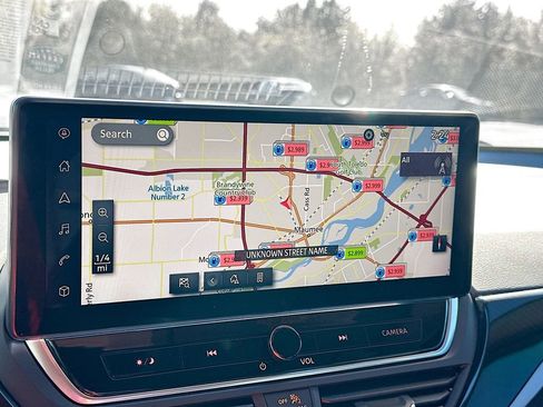 Used 2024 Nissan Altima 2.5 SR w/ SR Premium Package image 17