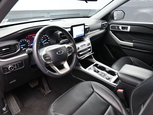 Used 2024 Ford Explorer XLT w/ Equipment Group 202A AWD/4WD image 15