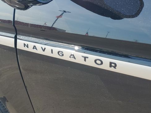 New 2027 Lincoln Navigator Reserve AWD/4WD image 7