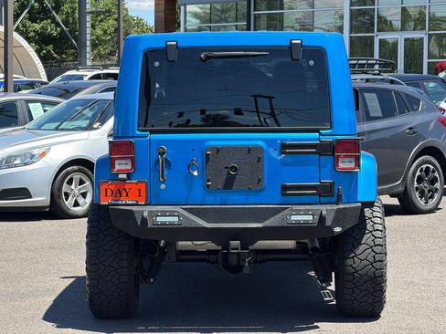 Used 2014 Jeep Wrangler Unlimited Sahara AWD/4WD image 6