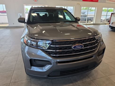 Used 2023 Ford Explorer XLT AWD/4WD image 4