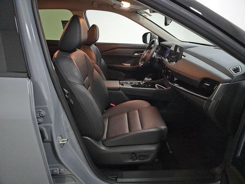 Used 2024 Nissan Rogue SL FWD image 5