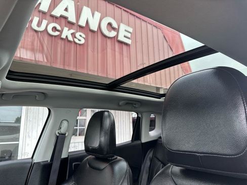 Used 2021 Jeep Compass Latitude w/ Sun and Sound Group AWD/4WD image 22