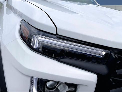 Used 2025 GMC Canyon Elevation RWD image 32