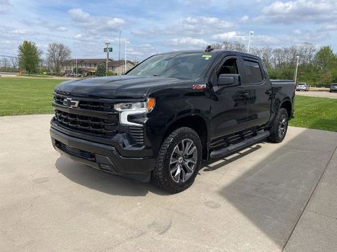 Used 2022 Chevrolet Silverado 1500 RST w/ Convenience Package II AWD/4WD image 2