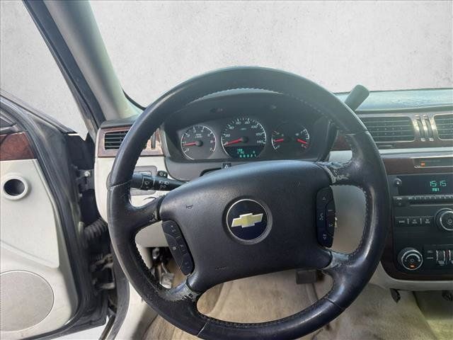 Used 2010 Chevrolet Impala LT FWD image 12