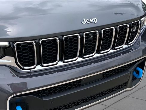 Used 2022 Jeep Grand Cherokee Overland w/ Advanced Protech Group III AWD/4WD image 30