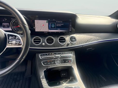 Used 2019 Mercedes-Benz E 300 4MATIC image 25