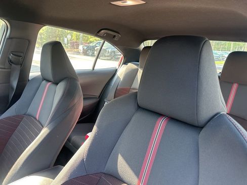 Used 2025 Toyota Corolla SE image 3