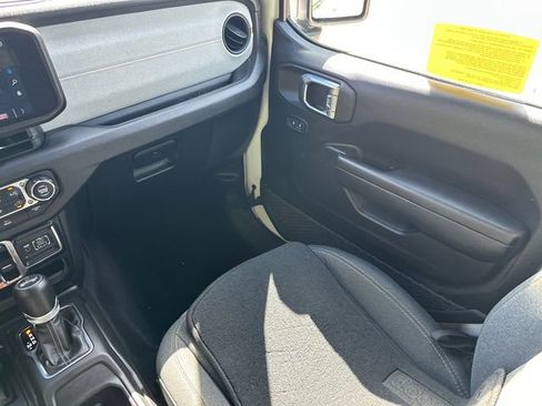 Used 2024 Jeep Wrangler Unlimited w/ Convenience Group AWD/4WD image 19