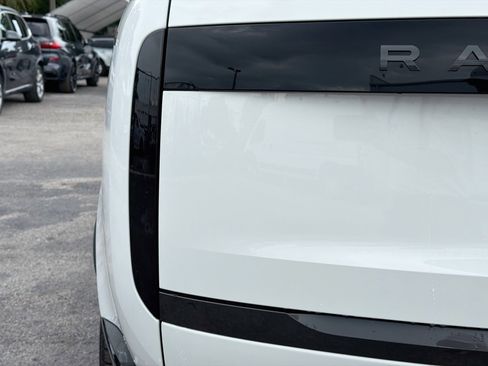 New 2026 Land Rover Range Rover Long Wheelbase SE AWD/4WD image 10