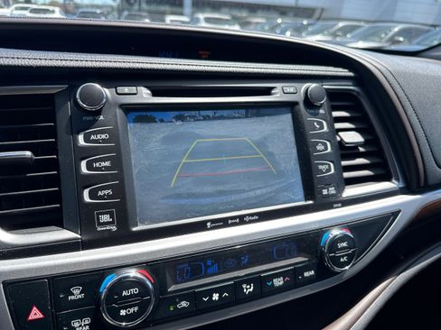 Used 2016 Toyota Highlander Limited AWD/4WD image 31