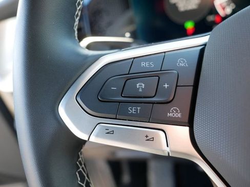 Certified 2025 Volkswagen Tiguan SE image 25