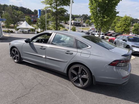 Used 2023 Honda Accord Sport image 6