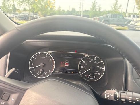 Used 2025 Nissan Rogue SV FWD image 22