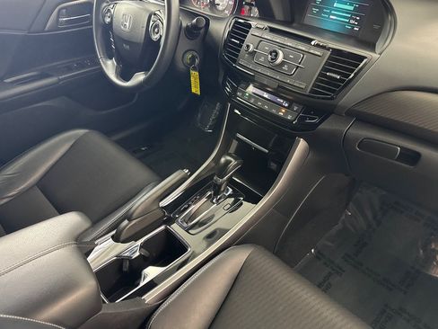 Used 2017 Honda Accord Sport image 30