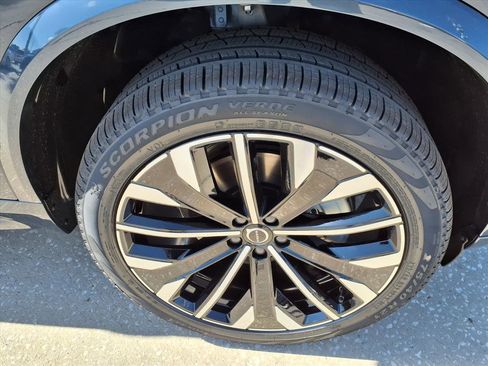 New 2026 Volvo XC90 B6 Plus w/ Protection Package Premier image 9