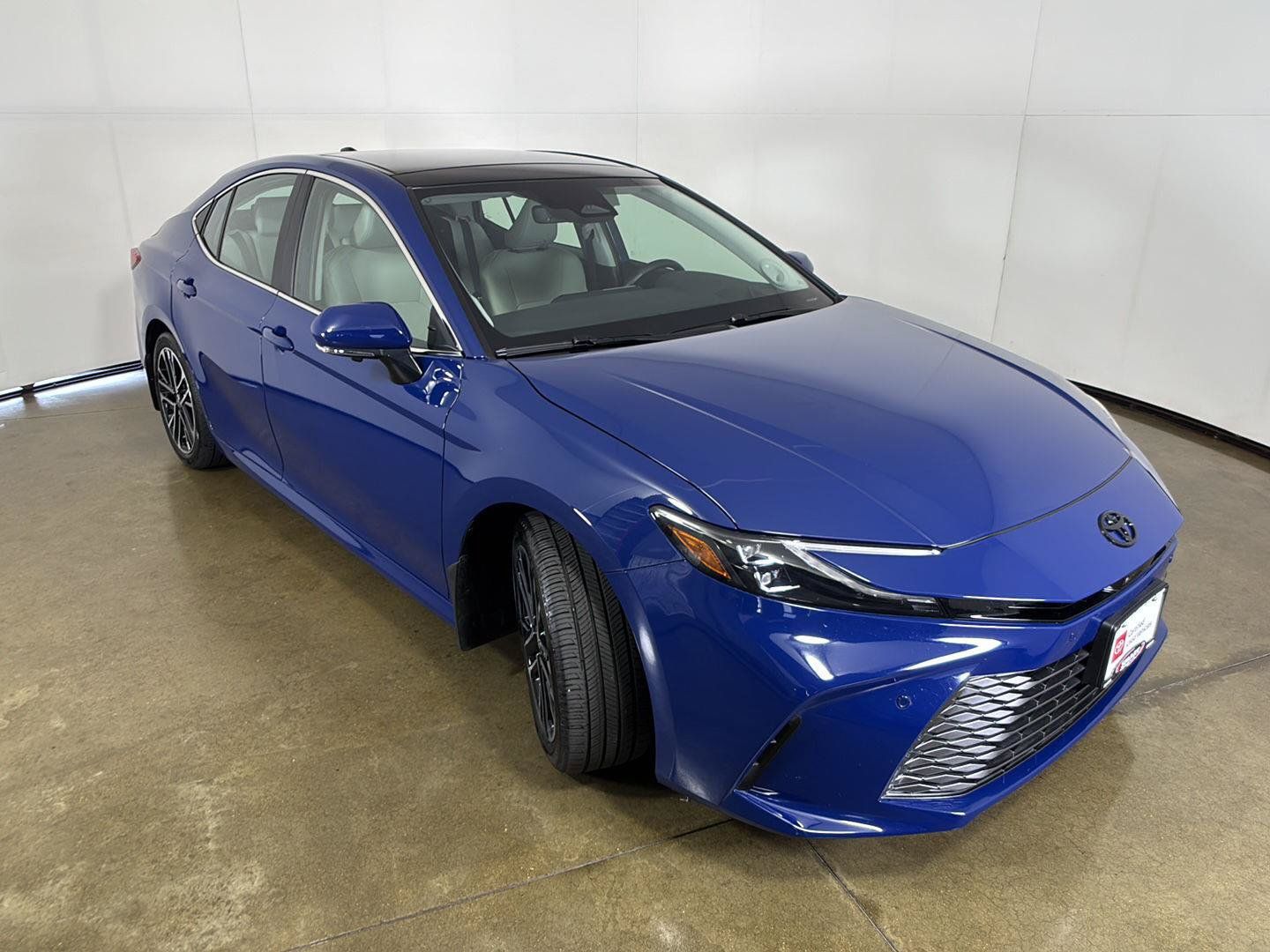 Used 2026 Toyota Camry XLE w/ Premium Plus Package FWD image 7