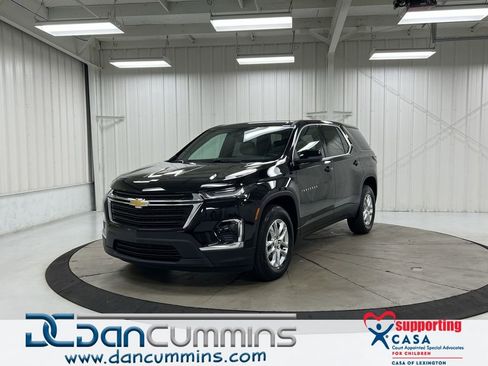 Used 2023 Chevrolet Traverse LS FWD image 1