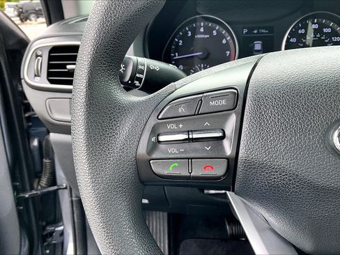 Used 2018 Hyundai Elantra GT FWD image 11