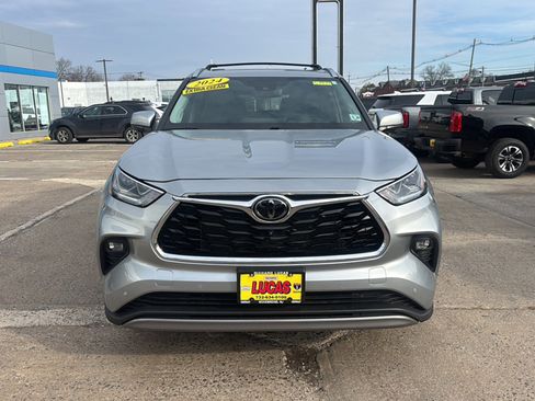 Used 2024 Toyota Highlander Platinum image 3