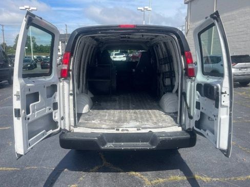 Used 2021 Chevrolet Express 2500 w/ Driver Convenience Package RWD image 18