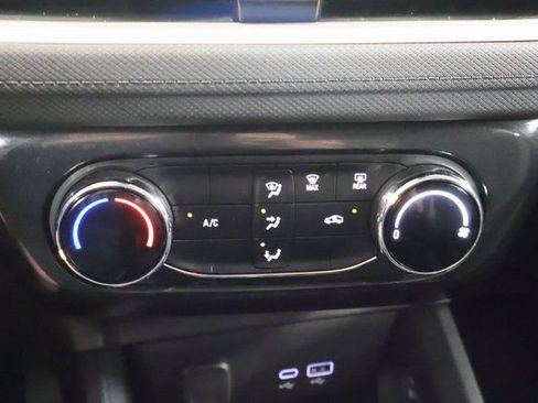 Used 2025 Chevrolet TrailBlazer LT AWD/4WD image 20