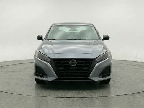 Used 2025 Nissan Altima 2.5 SV FWD image 2