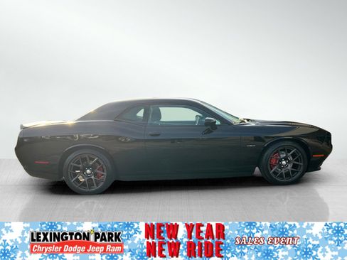 Used 2016 Dodge Challenger R/T image 4