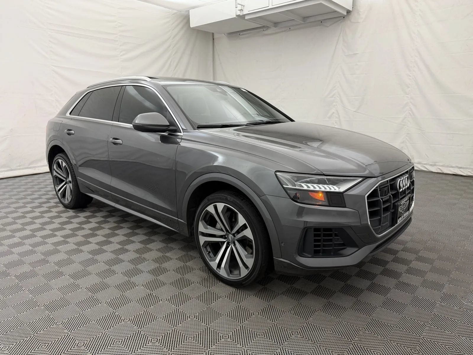 Used 2019 Audi Q8 Prestige AWD/4WD image 4