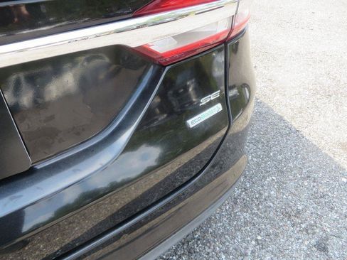 Used 2017 Ford Fusion SE w/ Fusion SE Technology Package FWD image 9