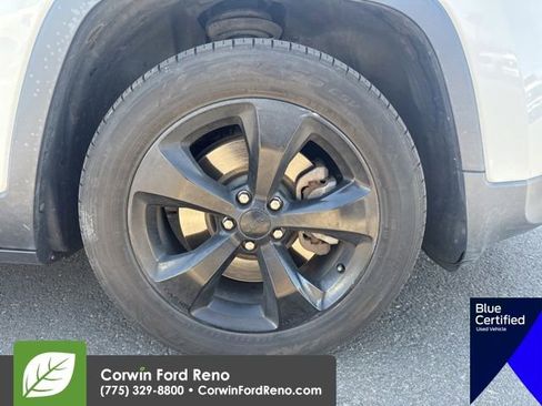 Used 2017 Jeep Cherokee Sport FWD image 19