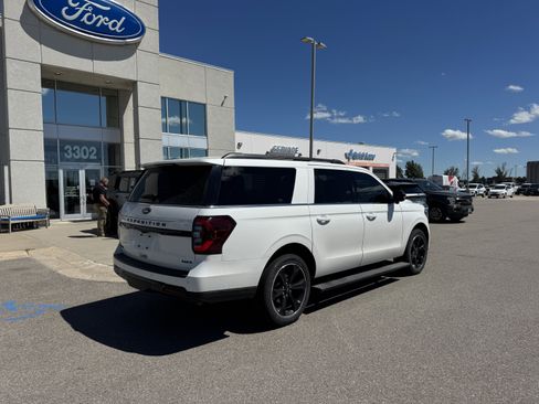 Used 2024 Ford Expedition Max Limited AWD/4WD image 3