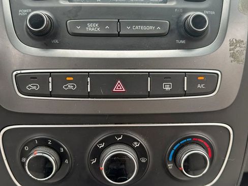 Used 2015 Kia Sorento LX image 18