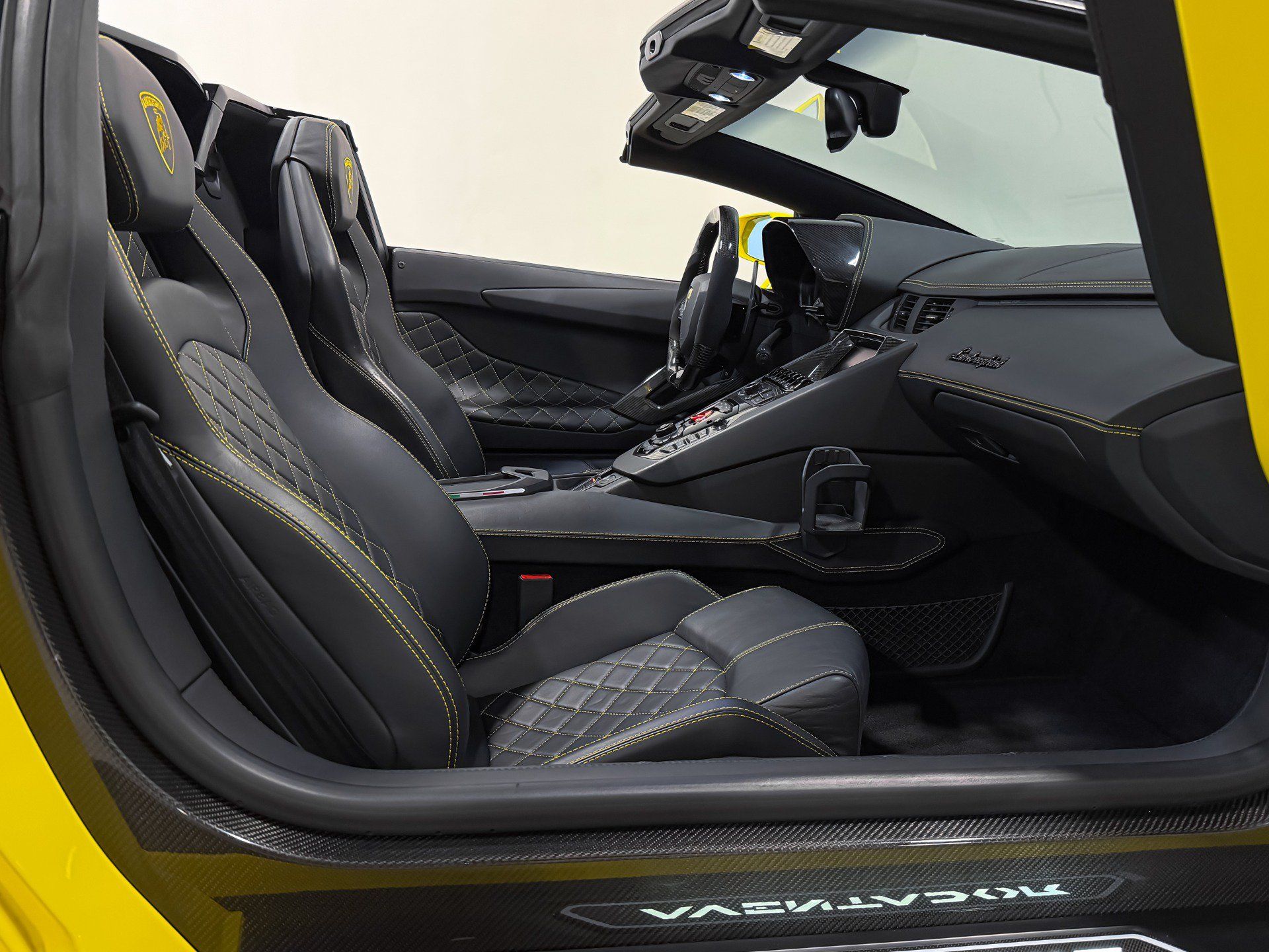 Used 2018 Lamborghini Aventador S AWD/4WD image 20