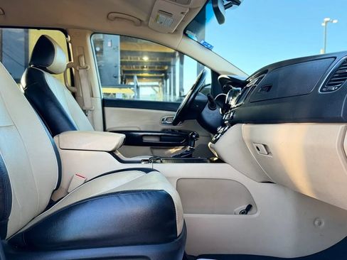 Used 2015 Kia Sedona SX FWD image 12