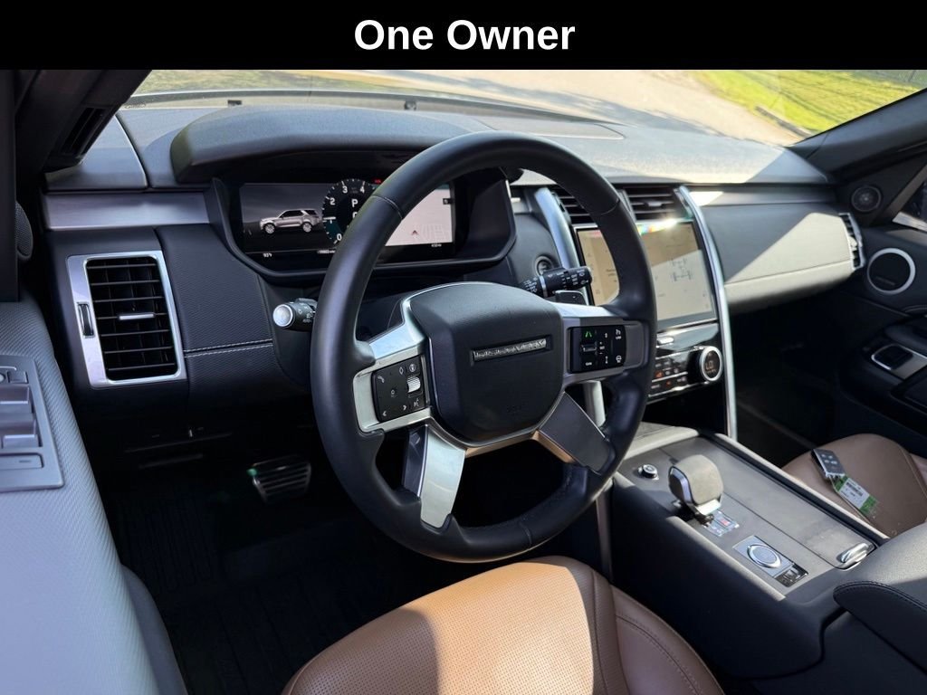 Used 2024 Land Rover Discovery Dynamic SE AWD/4WD image 3