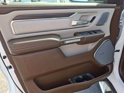 Used 2025 RAM 1500 Laramie AWD/4WD image 12