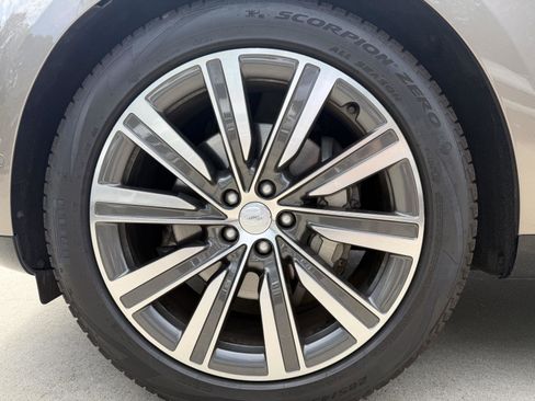 Used 2023 Land Rover Range Rover SE AWD/4WD image 4