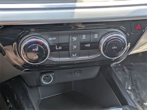 Used 2024 Chevrolet Trax LT image 19