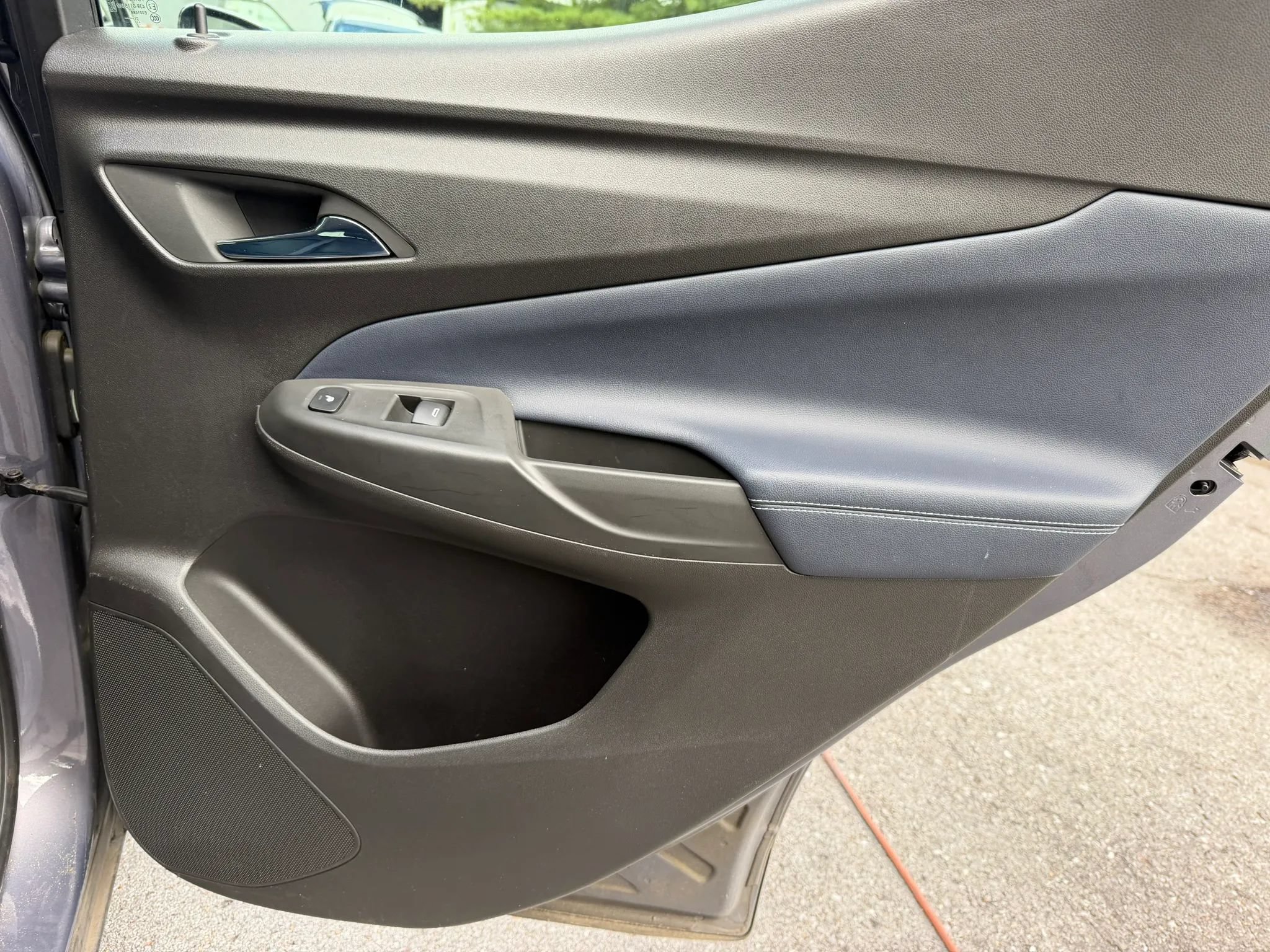 Used 2022 Chevrolet Bolt EUV Premier w/ Sun & Sound Package FWD image 31