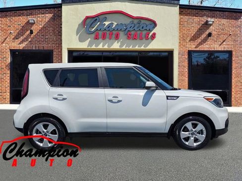 Used 2017 Kia Soul w/ Convenience Package FWD image 3