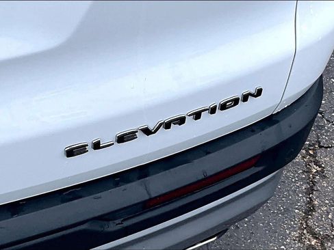 Used 2025 GMC Acadia Elevation FWD image 8