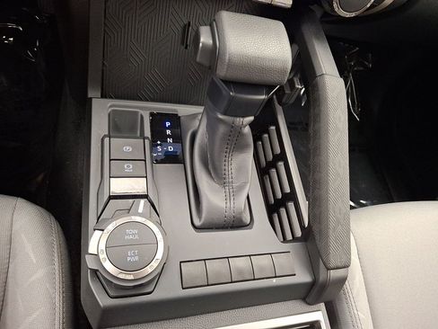Certified 2025 Toyota Tacoma SR5 AWD/4WD image 16