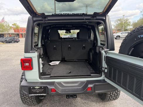 Used 2024 Jeep Wrangler Sport S image 6