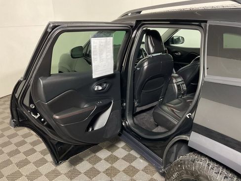 Used 2019 Jeep Cherokee Trailhawk w/ Comfort/Convenience Group image 32